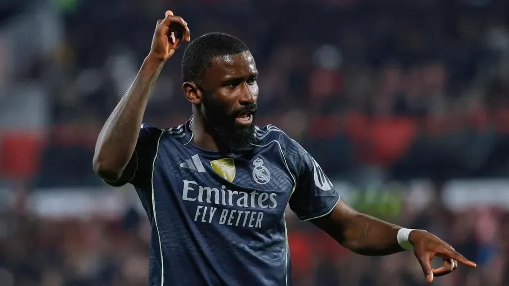 OFICIAL: Rüdiger renova pelo Real Madrid por mais uma época