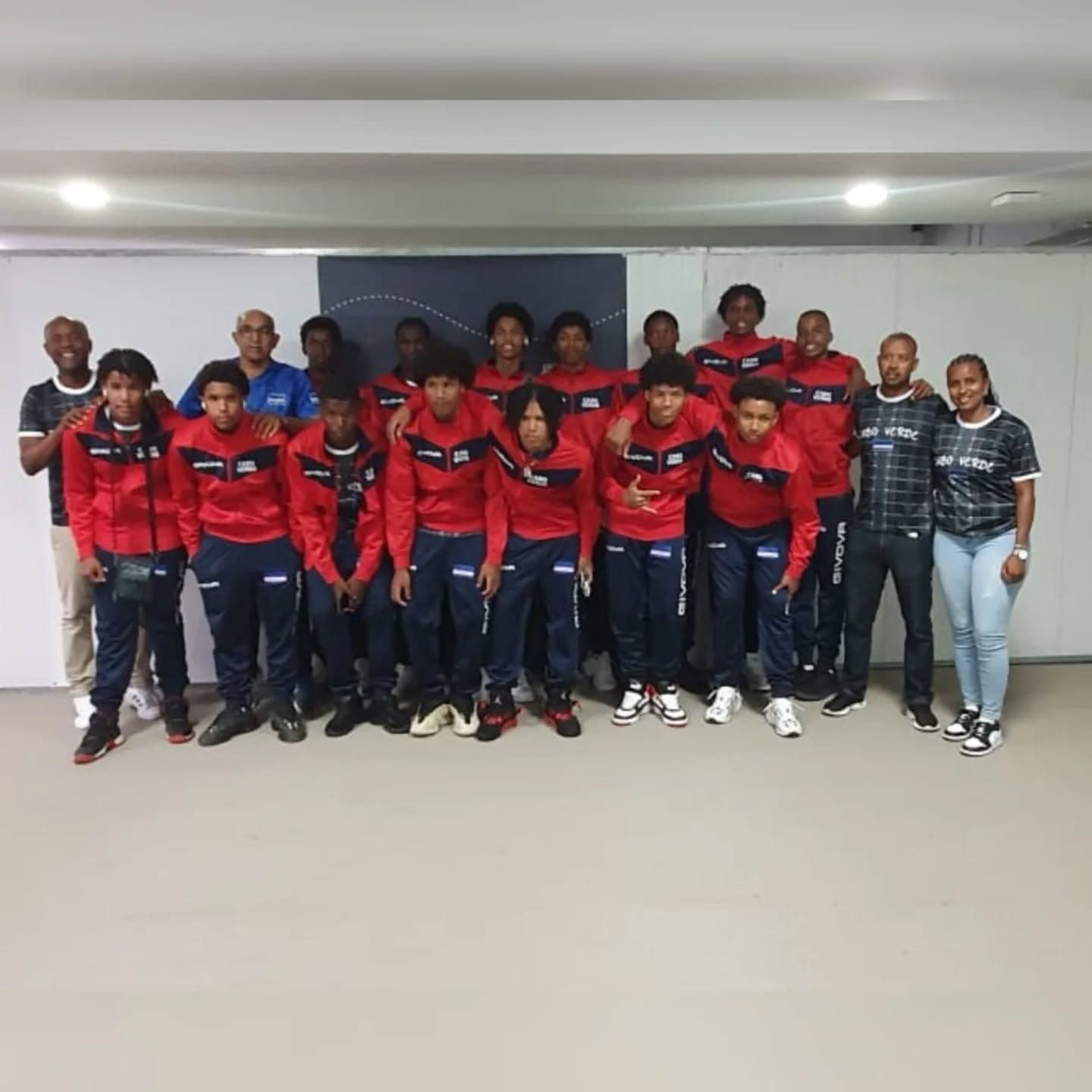 Seleçao masculina de Abdebol das Olímpiadas do Desporto Escolar participa num torneio na Suécia