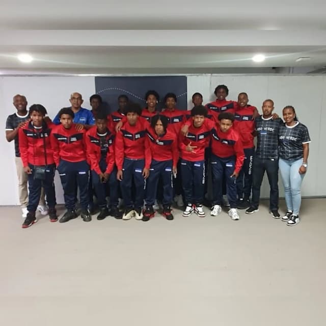 Seleçao masculina de Abdebol das Olímpiadas do Desporto Escolar participa num torneio na Suécia