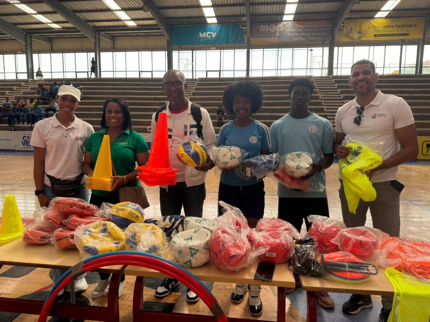 IDJ entrega materiais desportivos às escolas secundárias de Santiago Sul