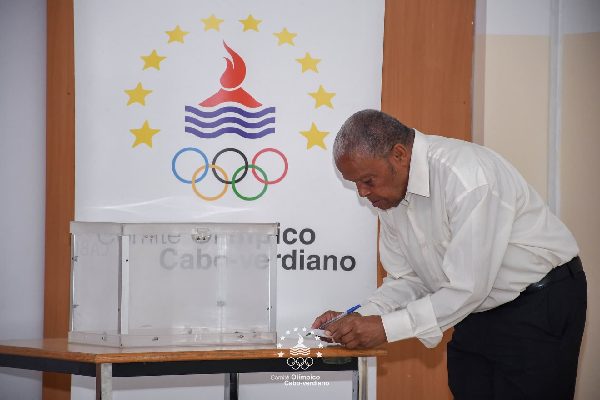 ELEIÇAO NA ACADEMICA OLÍMPICA: ORLANDO MASCARENHAS REELEITO PRESIDENTE