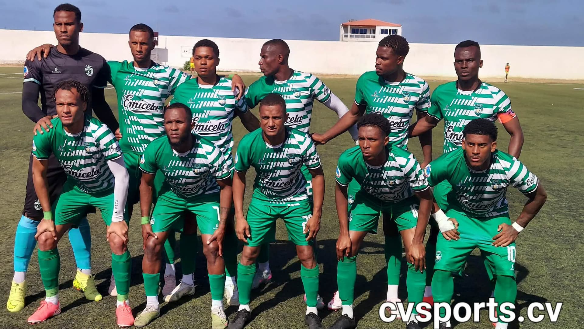 Palmeira vence na quinta jornada e lidera o campeonato nacional de futebol com 13 pontos