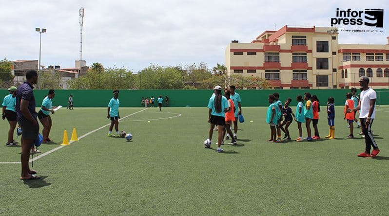 Praia: Escola Fénix Talentos promove I Festa do Futebol Feminino para incentivar prática da modalidade