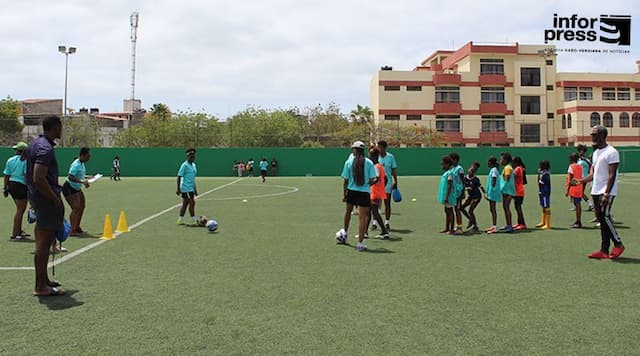 Praia: Escola Fénix Talentos promove I Festa do Futebol Feminino para incentivar prática da modalidade