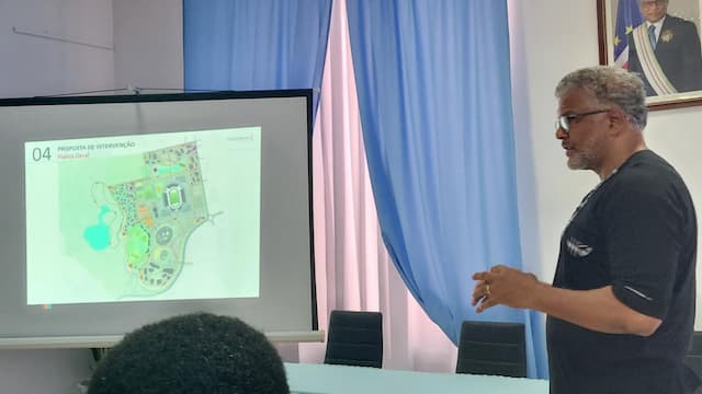 Arquietecto César Freitas apresenta projecto cidade desportiva avaliado em 25 milhões de contos