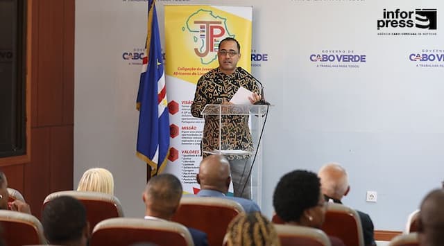 Lourenço Lopes defende que Jovens devam assumir responsabilidades no futuro de África
