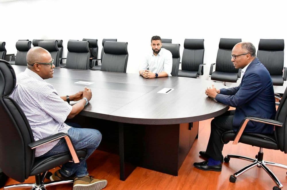 Basquetebol: Primeiro-ministro recebe seleccionador nacional Emanuel Trovoada