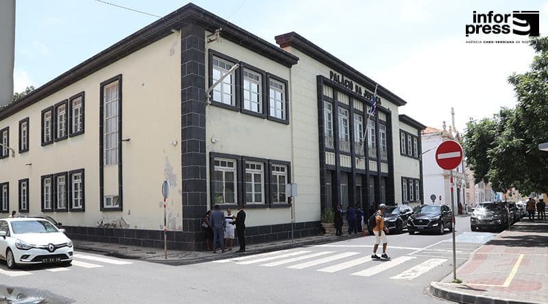 Tribunal da Praia decreta prisão preventiva de cidadão cabo-verdiano-sueco procurado pela Interpol