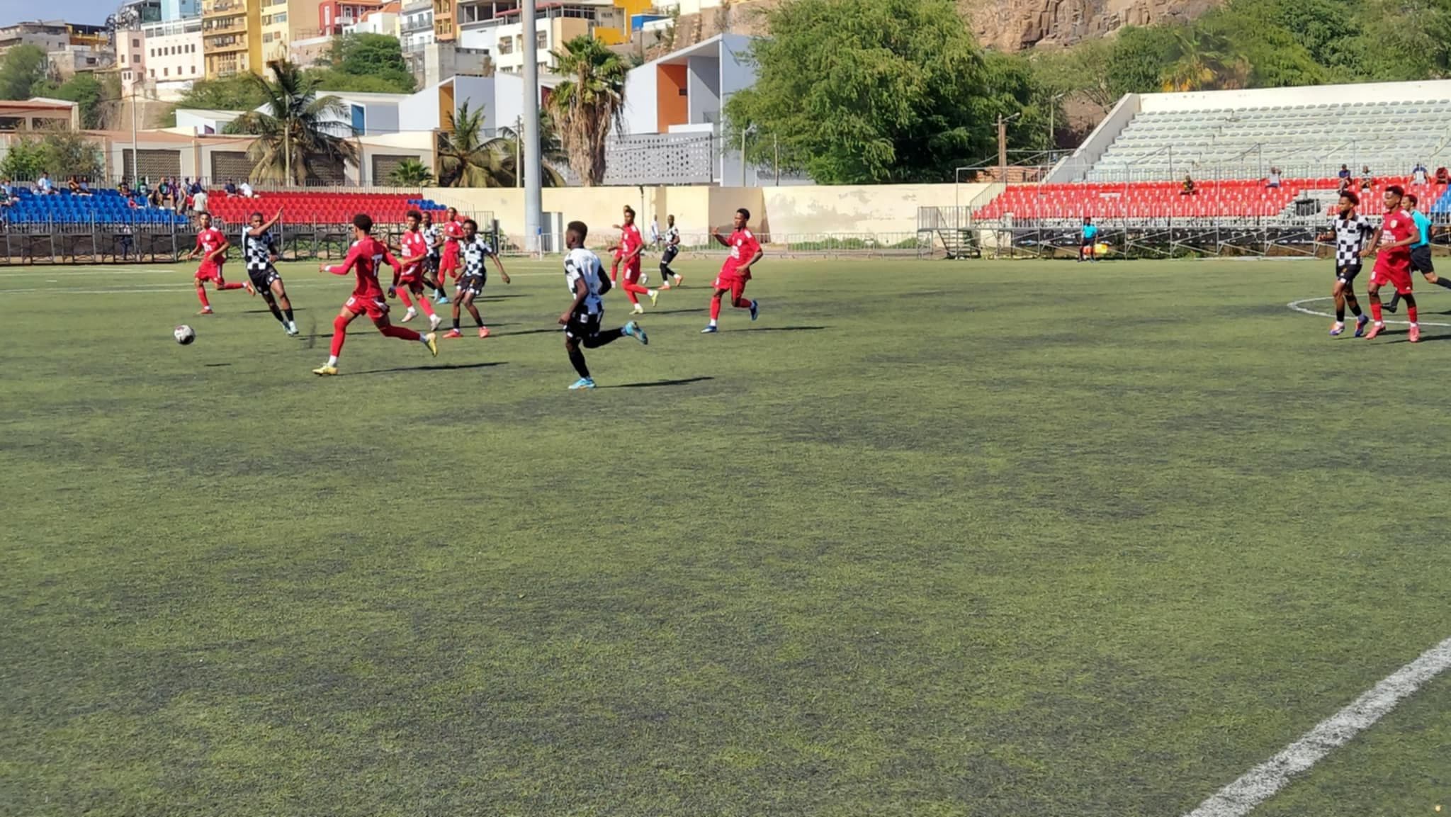 Boavista da Praia, Palmeira do Sal, Sanjoanense e Paulense ambas de Santo Antao estao apurados para as meias finais do Campeonato de Cabo Verde