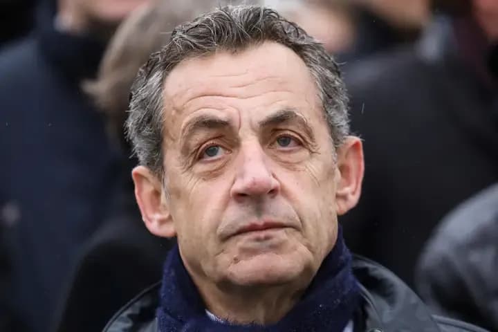 Nicolas Sarkozy libertado hoje e colocado sob supervisão judicial