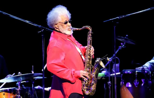 Sonny Rollins, saxofonista e gênio inquieto do jazz, faleceu aos 95 anos