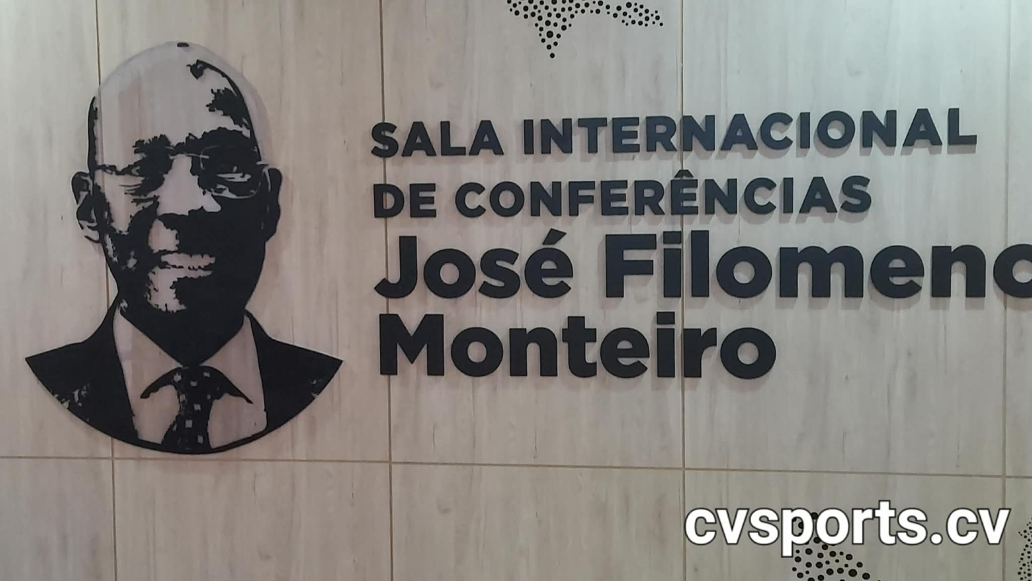 Assembleia Nacional inaugura projecto fotovoltaico e sala internacional de  conferências 