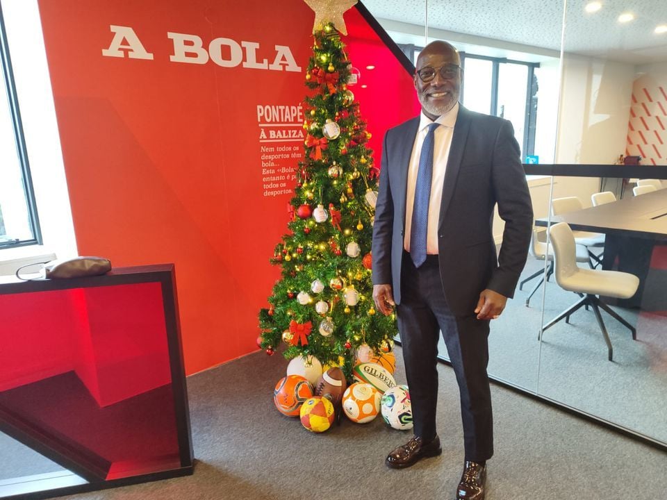 ENTREVISTA A BOLA «Florentino devia escolher Angola, está a queimar o tempo à espera de Portugal...»
