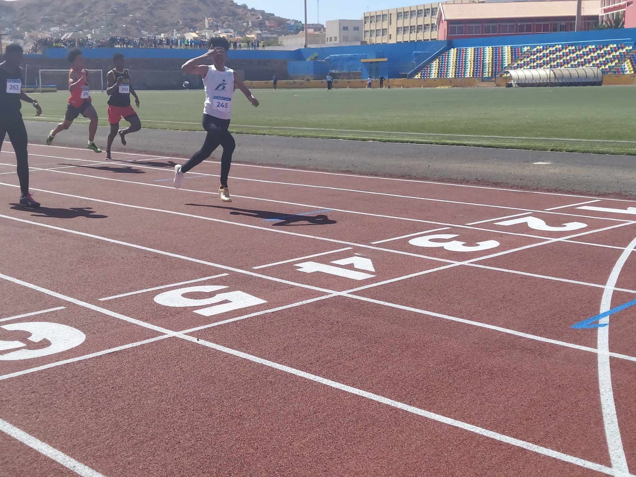 Gerson Vicente vencedor 200 metros  (Foto Cvsports)