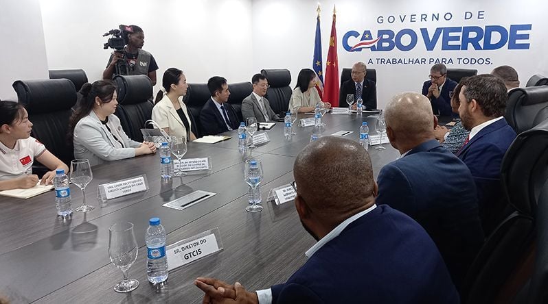 Saúde: China quer aprofundar parceria em medicina tradicional e apoiar novo hospital central