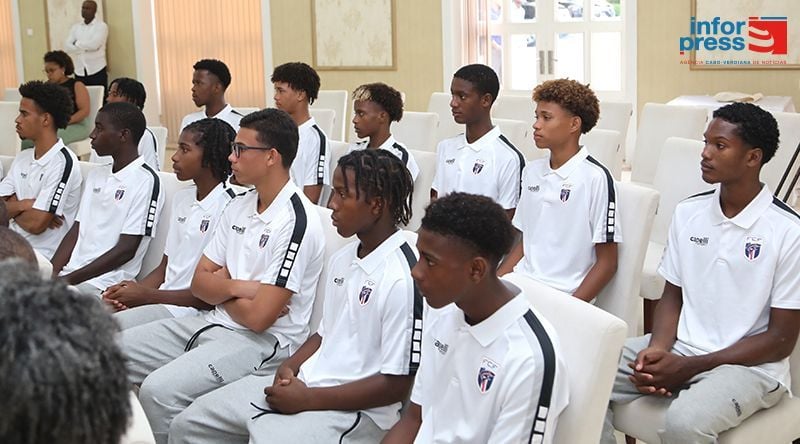 Futebol/Sub-15: Selecção cabo-verdiana  seguiu viagem  para o Azerbaijão onde participará no Mundial Sub-15.
