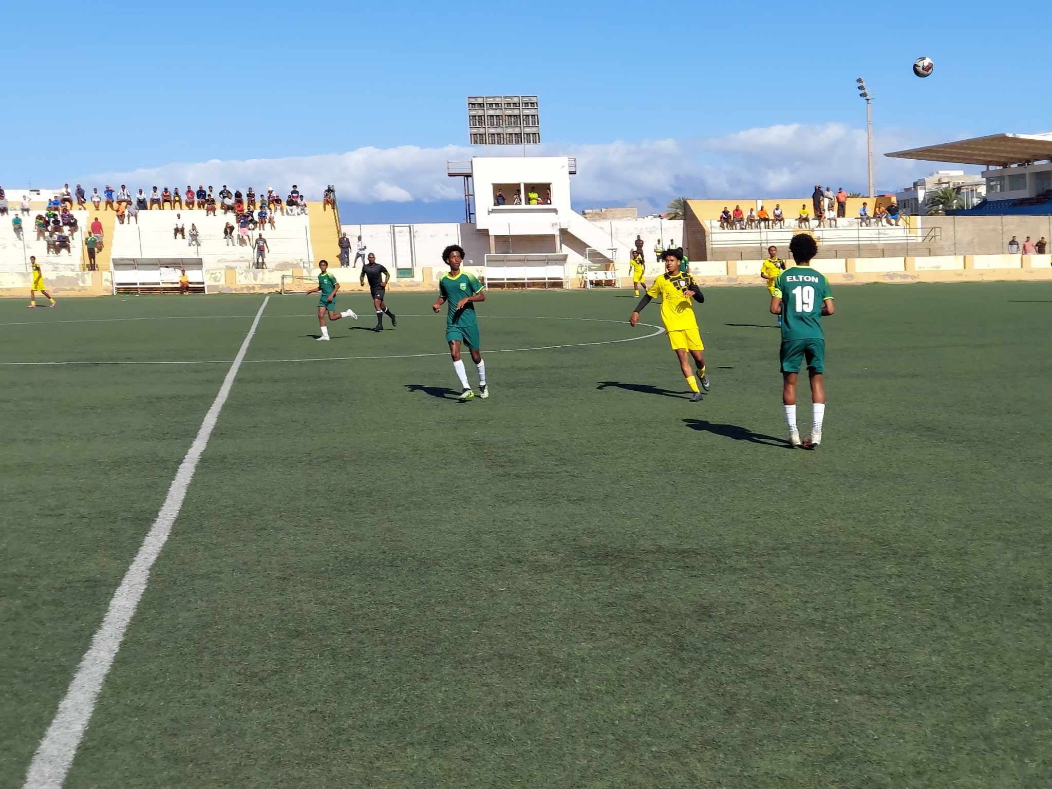  Esc. Vitória Maio(verde) vs Batuque SV(amarelo) Csports.cvorts