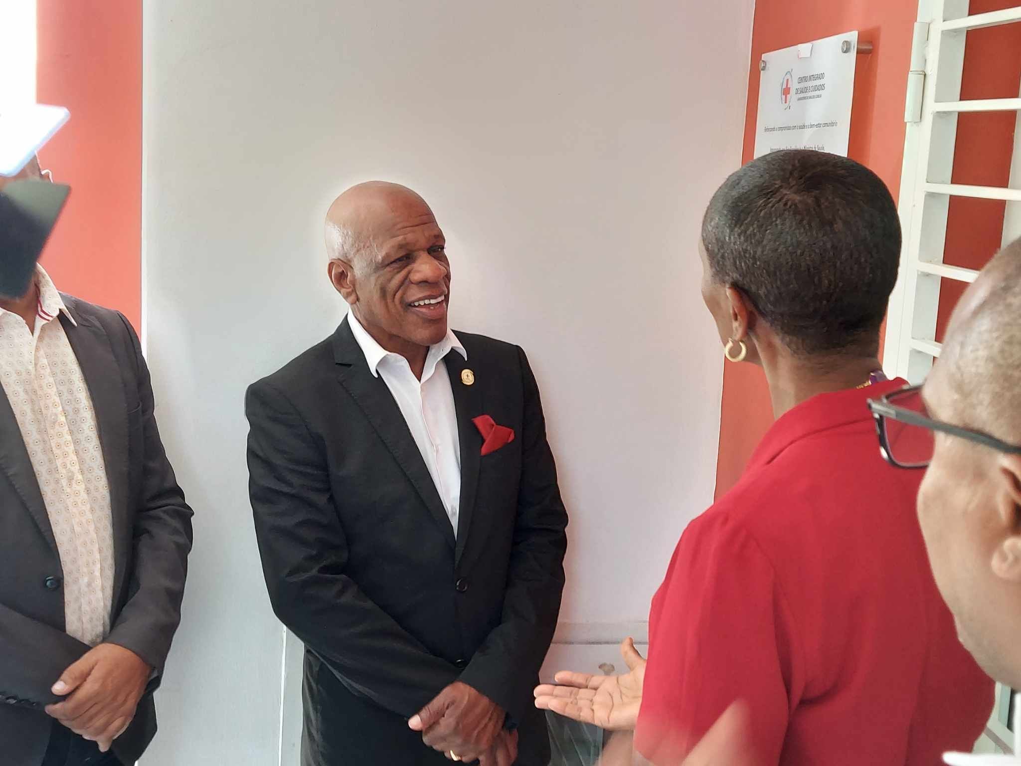 Arlindo Carvalho - Pr. Cruz Vermelha CV - Inauguração Laboratório Análises Clínicas na Fazenda -Praia    Foto Csports 