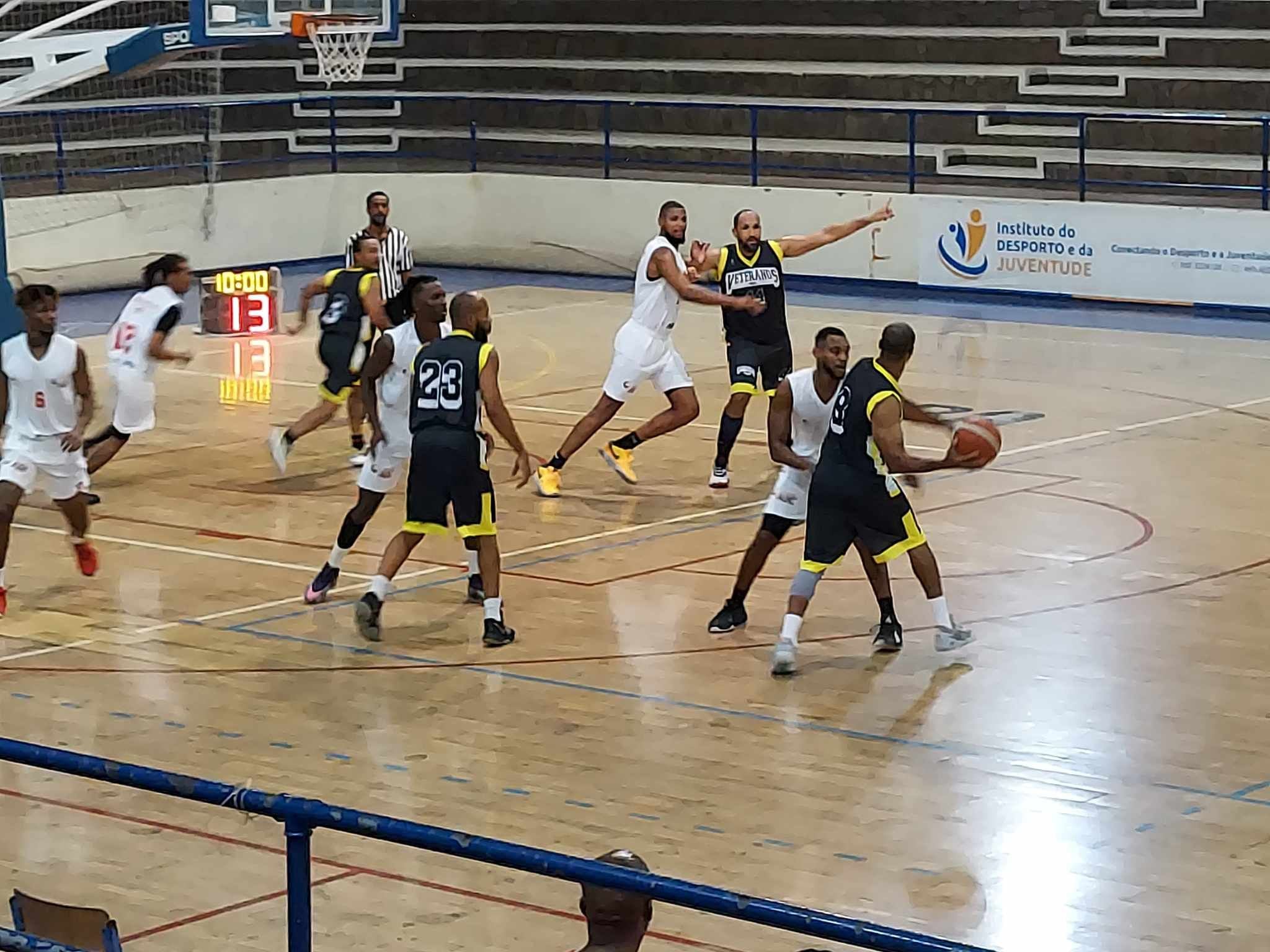  Jogo do Campeonato de Basquetebol esta 4ª feira no Pavilhão Desportivo Vavá Duarte