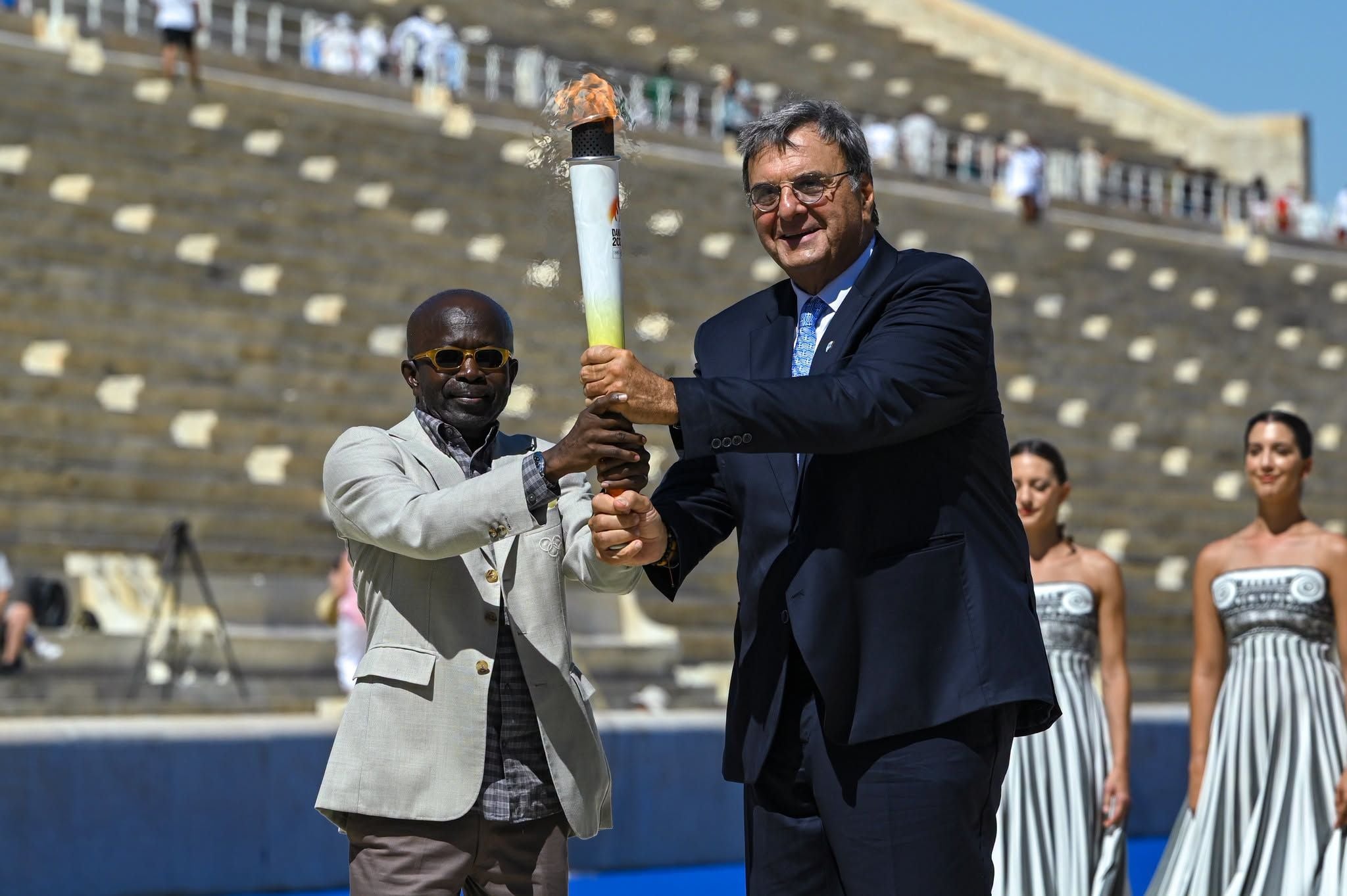 A chama foi acesa em Atenas e iniciou a sua viagem rumo a Dakar 2026
