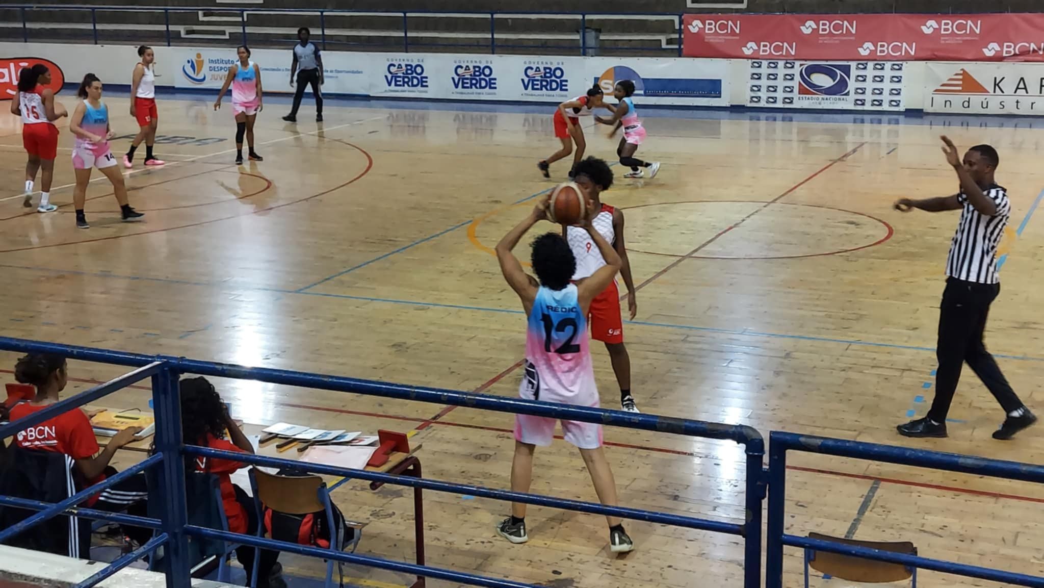 Jogo play off ABC de branco x Prédio Fem(Cvsports.cv)