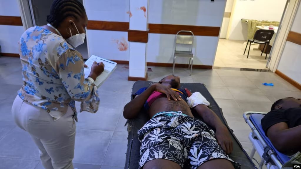  Feridos nas urgências do Hospital Central de Maputo em resultados dos protestos eleitorais em Moçambique, 24 de Dezembro 2024. Fotografia de Francisco Júnior