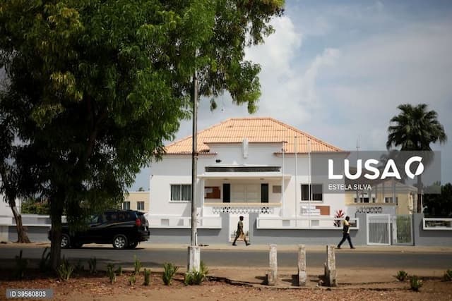 Deputados são-tomenses destituem presidente do parlamento e juízes do TC