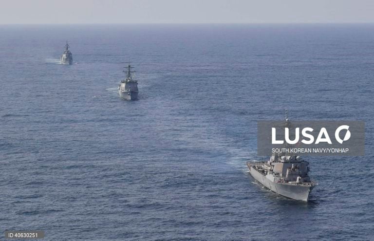 Estados Unidos enviam três navios lança-mísseis para águas ao largo da Venezuela