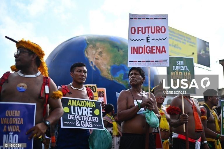 COP30: Milhares de ativistas e indígenas manifestam-se em Belém por ações climáticas